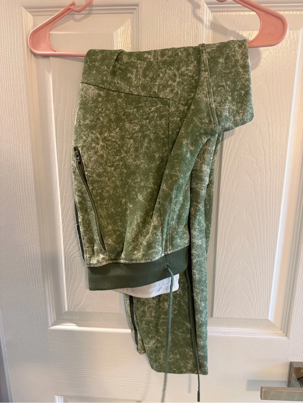 Lululemon Men’s Medium Green Camo Jogger Pants Zip Pockets